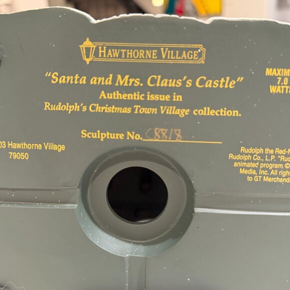 Hawthorne Village - "Santa & Mrs Claus's Castle" Piece - Picture 8 of 8